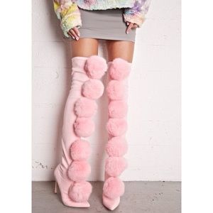 Pom Pom boots